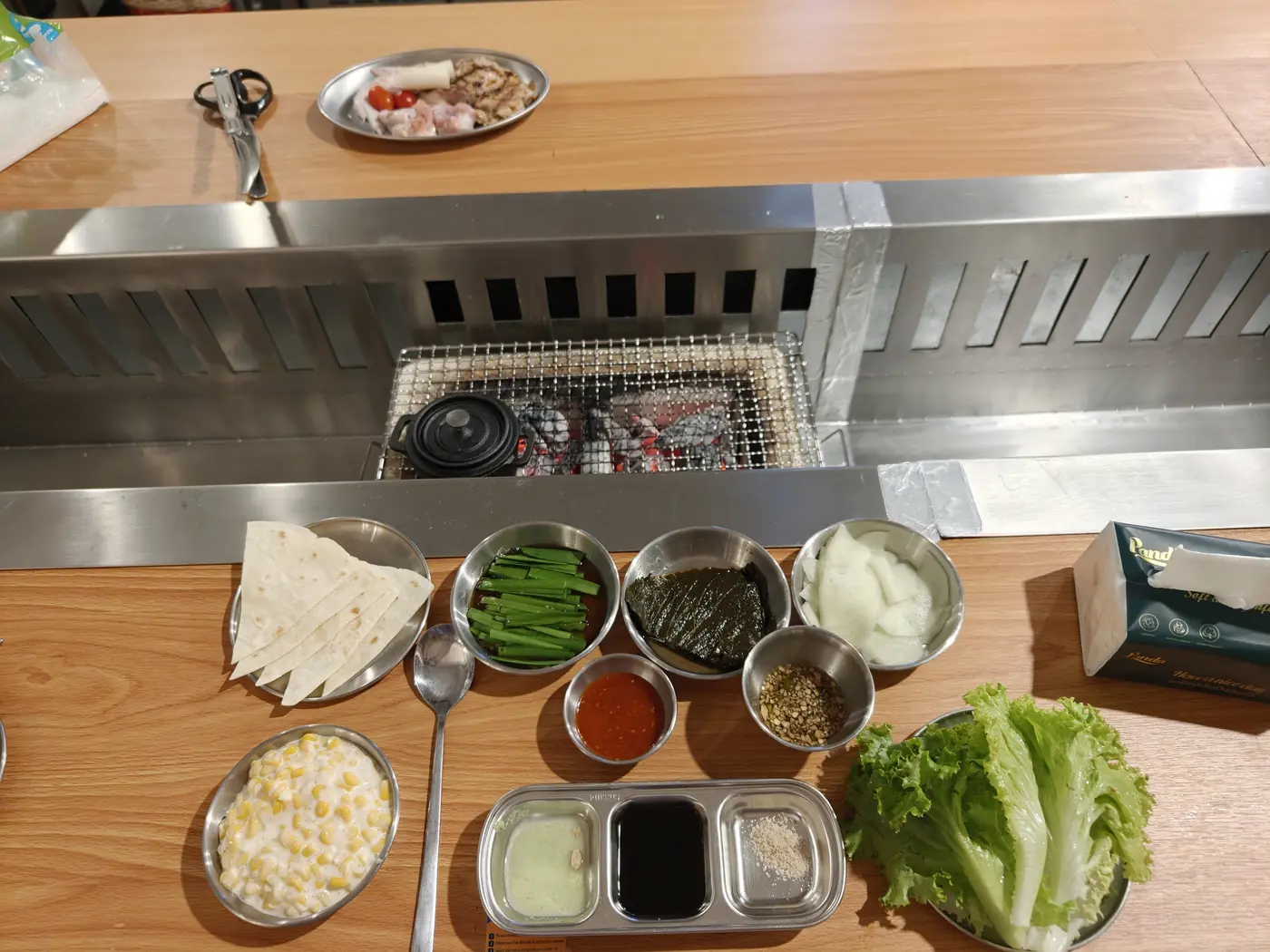 生菜、酱料与小菜