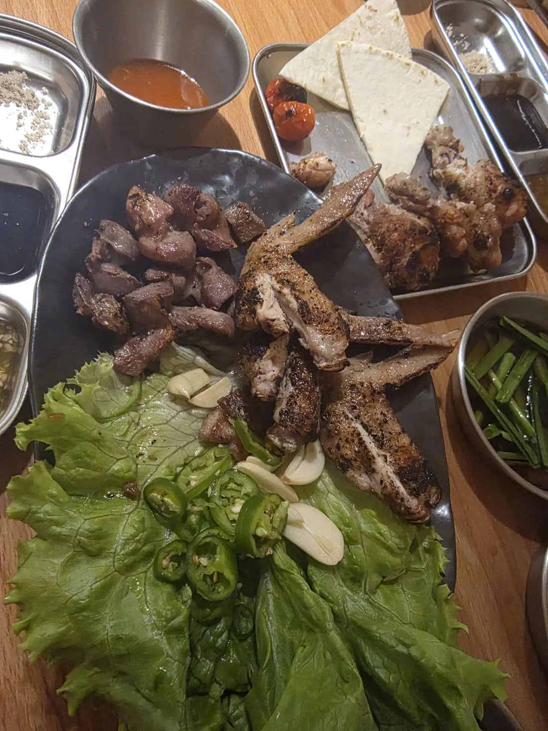 烤肉配生菜